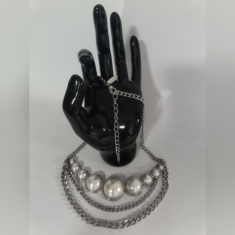 [5x$20] New Pearls & Chain Necklace - Picture 2 of 2